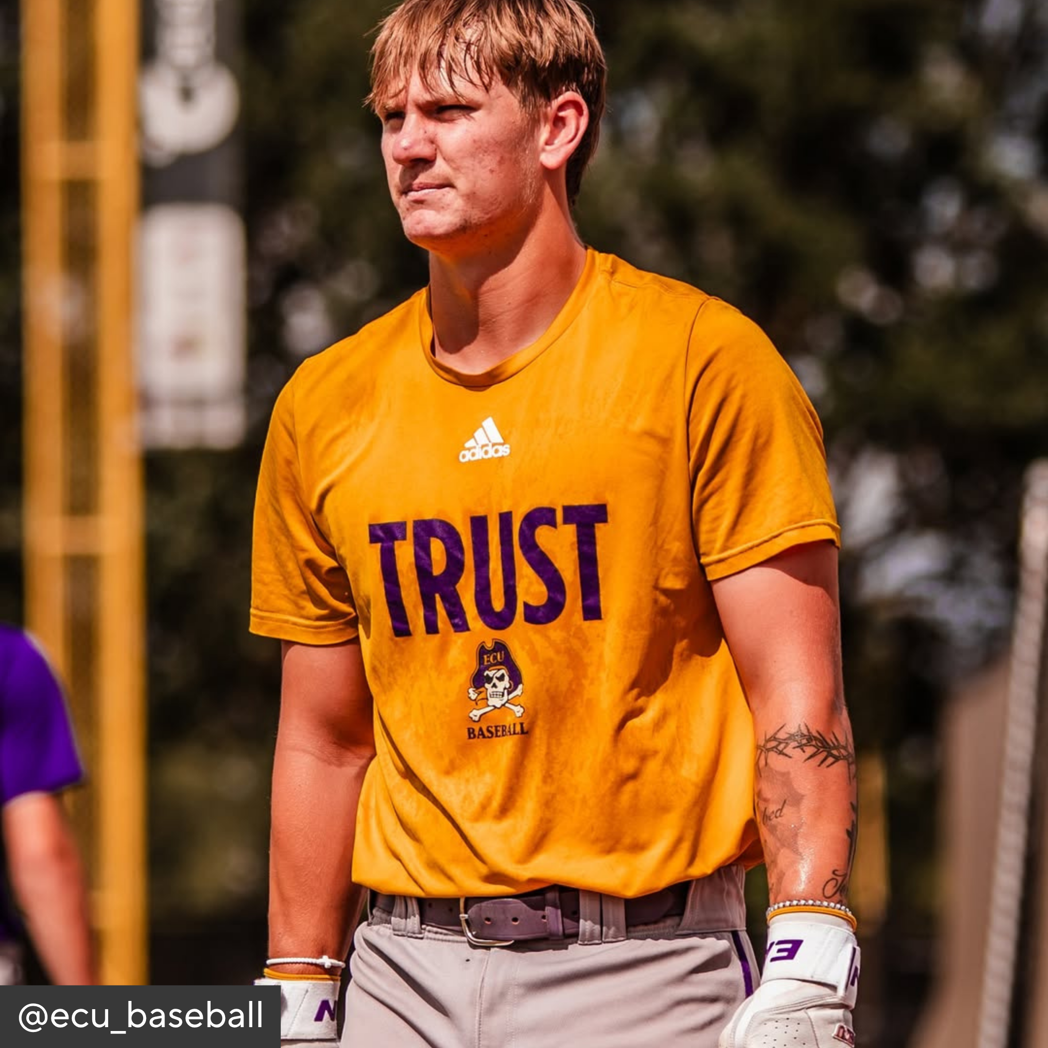 Person wearing a yellow &