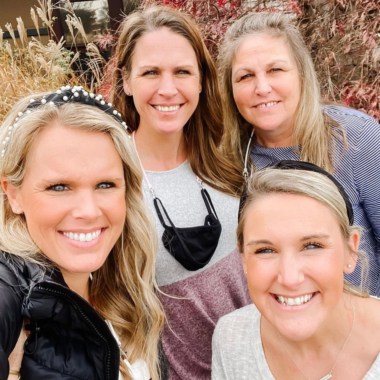 Lindsey with sisters and mom