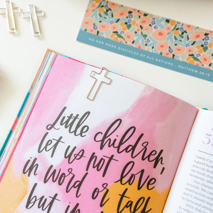 Bookmark and cross clips