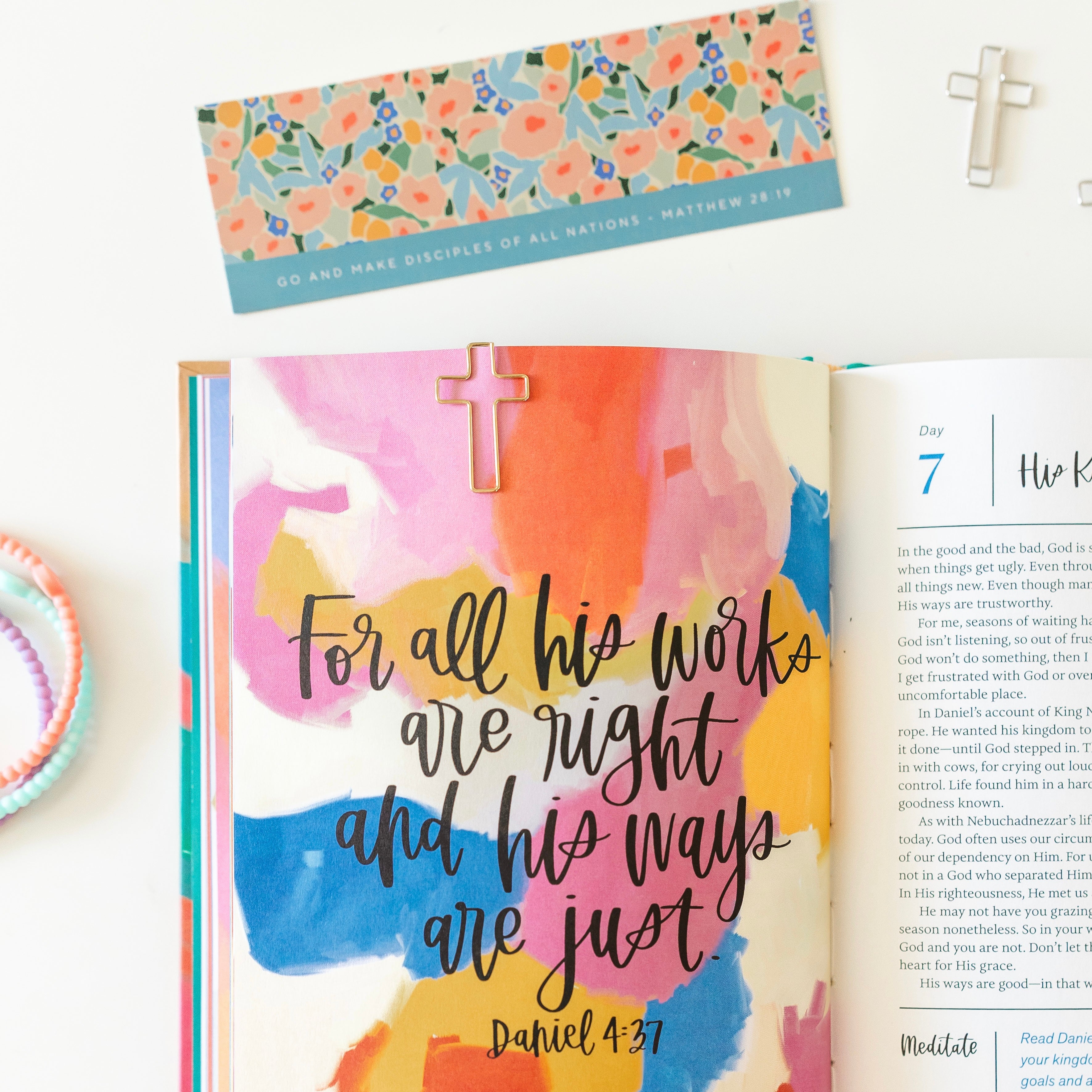 Bookmark and cross clips