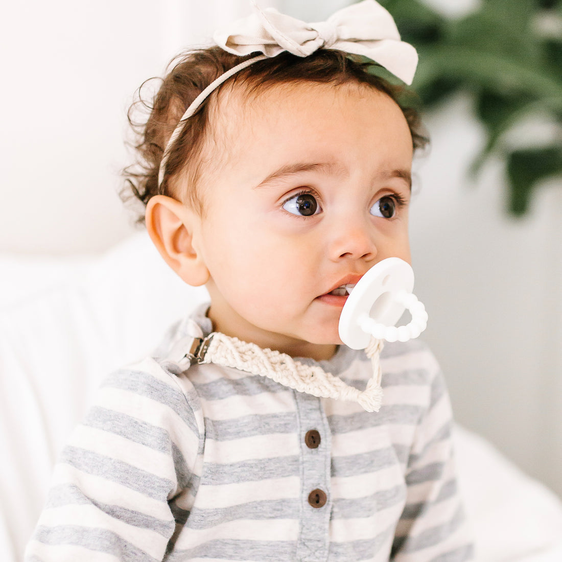 Baby wearing macrame cutie clip