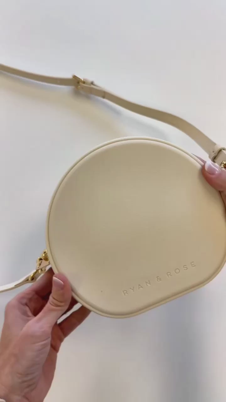 Round Purse video